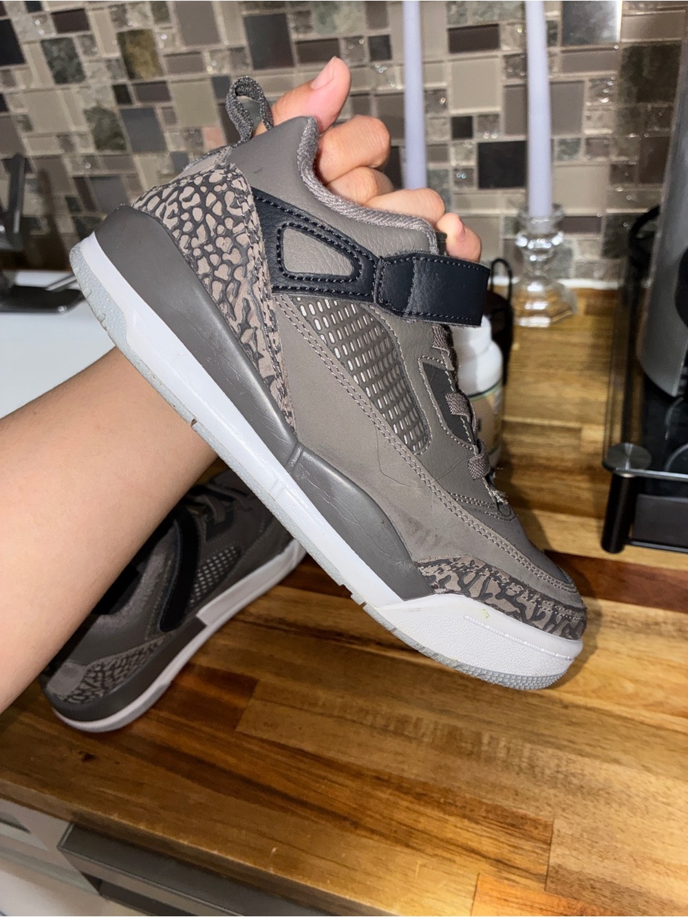 Jordan Gray Retro-Style low top Sneakers